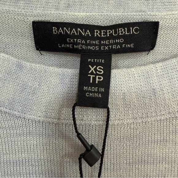 Banana Republic Soft Heather Gray Crewneck Sweater - Picture 2 of 4